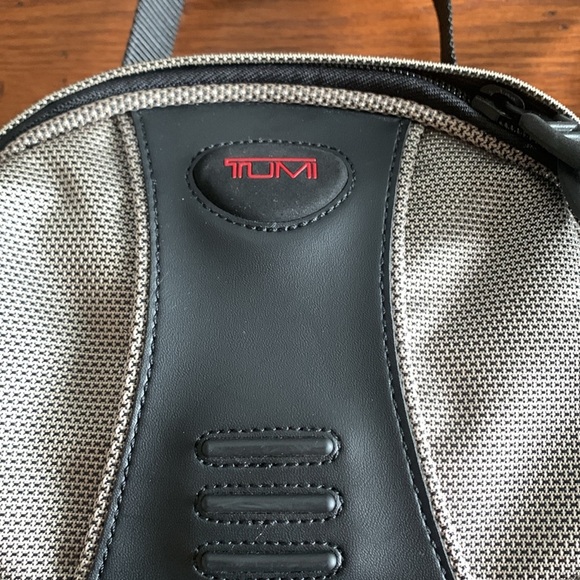 TUMI T2 Ballistic Silver and Black Camera Shoulder Crossbody Travel Bag 9x11x4 - Picture 2 of 12